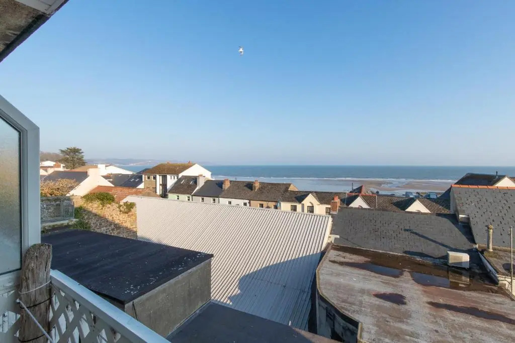 The Bay Apartment - Sea Views Village Centre