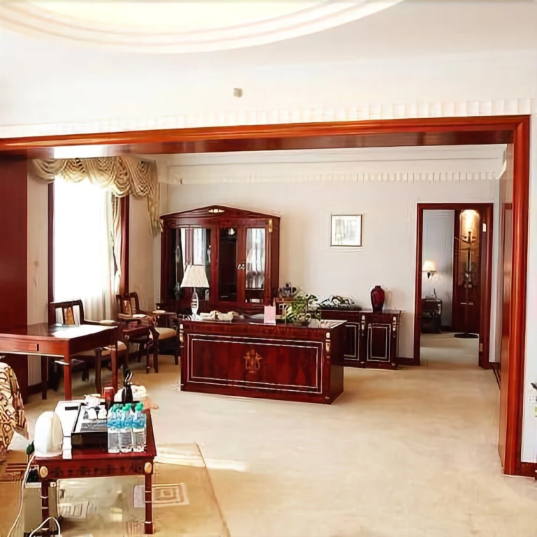 Zhonghai Hotel
