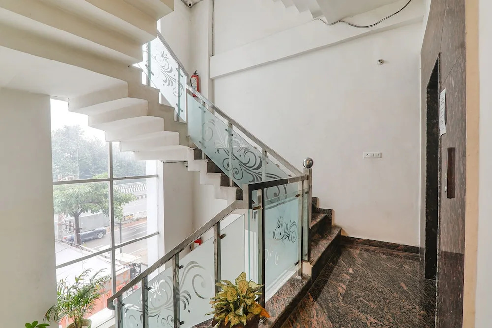 Fabhotel Sky Awadh