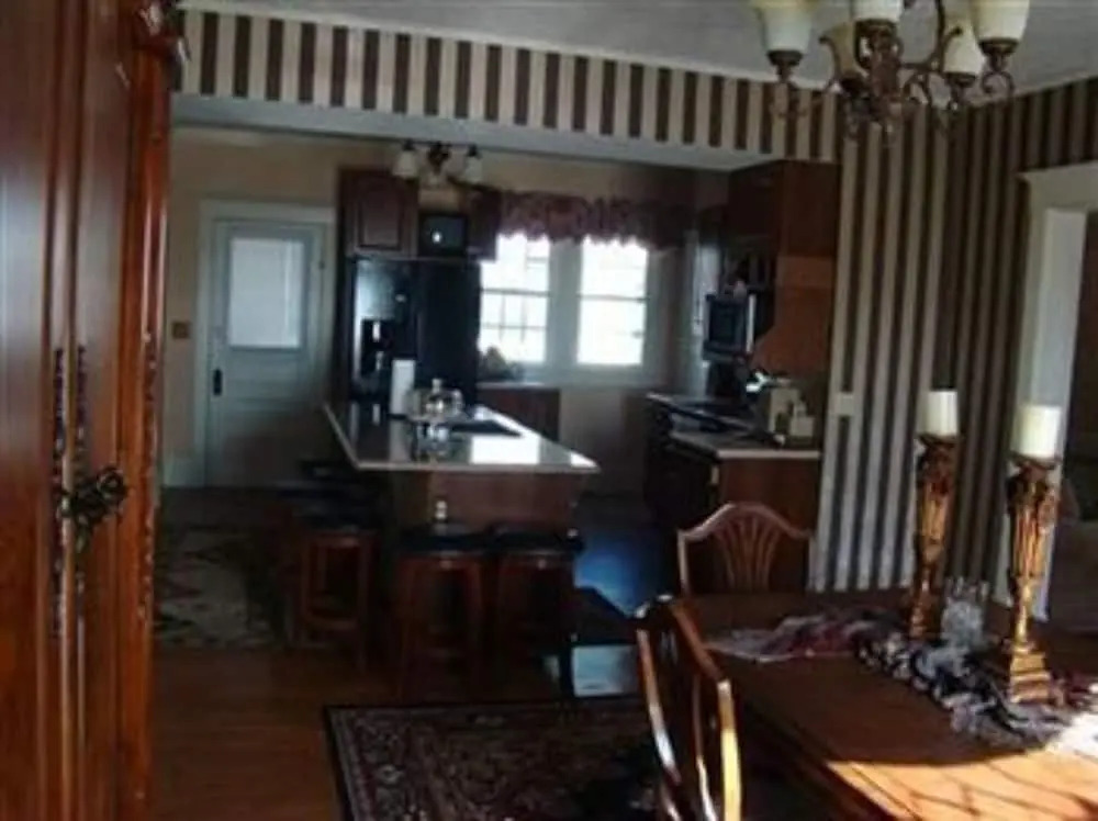 Vintage Charm Bed and Breakfast Hotel