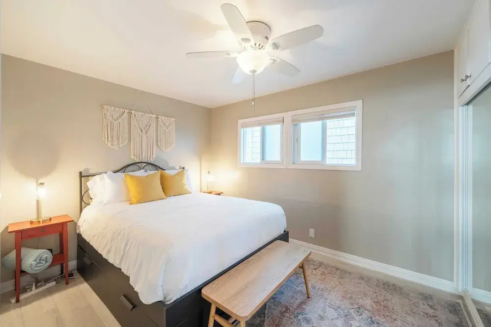 Stylish Newport Condos w/ Dock Access, Walk to Balboa Fun Zone and Beach