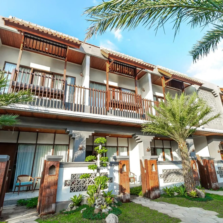 Lovina Beach Club & Resort