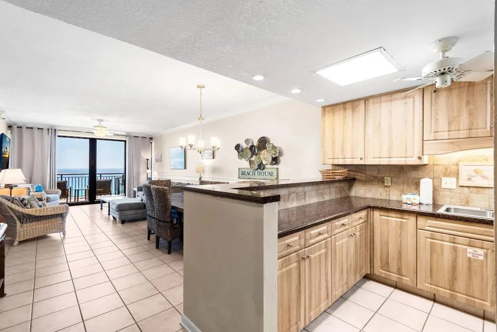 Navarre Towers 1202 - The Penthouse Pearl