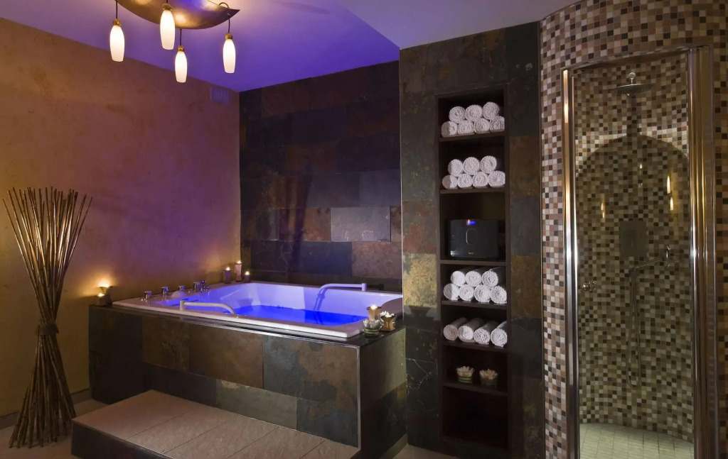 LOEV - VELA Hotels