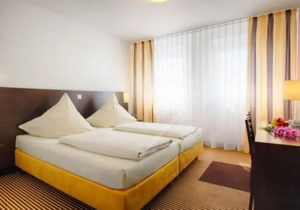 iQ-Hotel