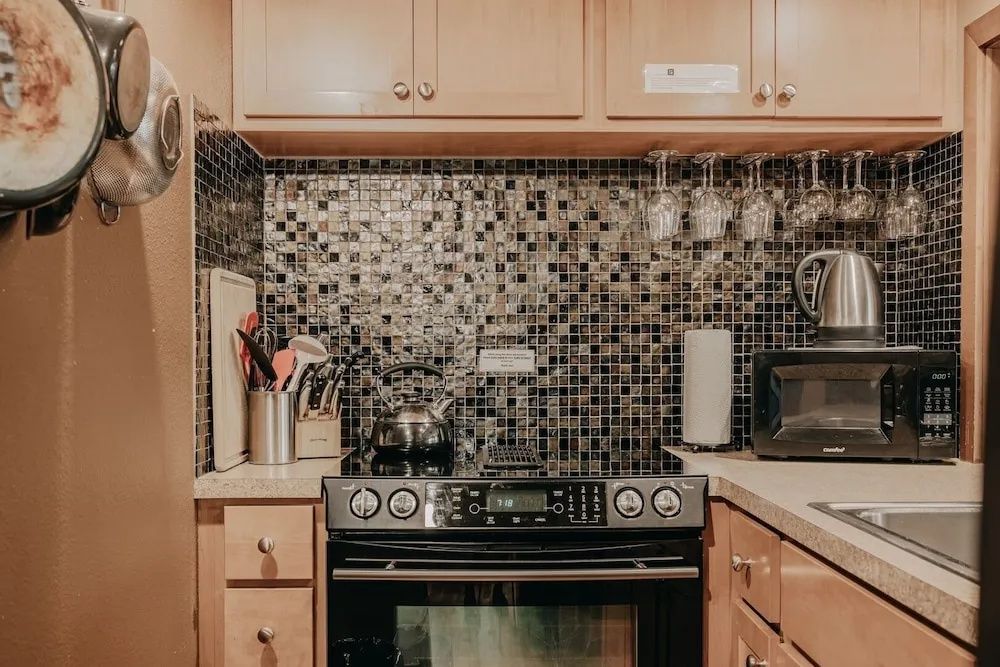 41sw - Sauna - Wifi - Fireplace - Sleeps 8 3 Bedroom Home by Redawning
