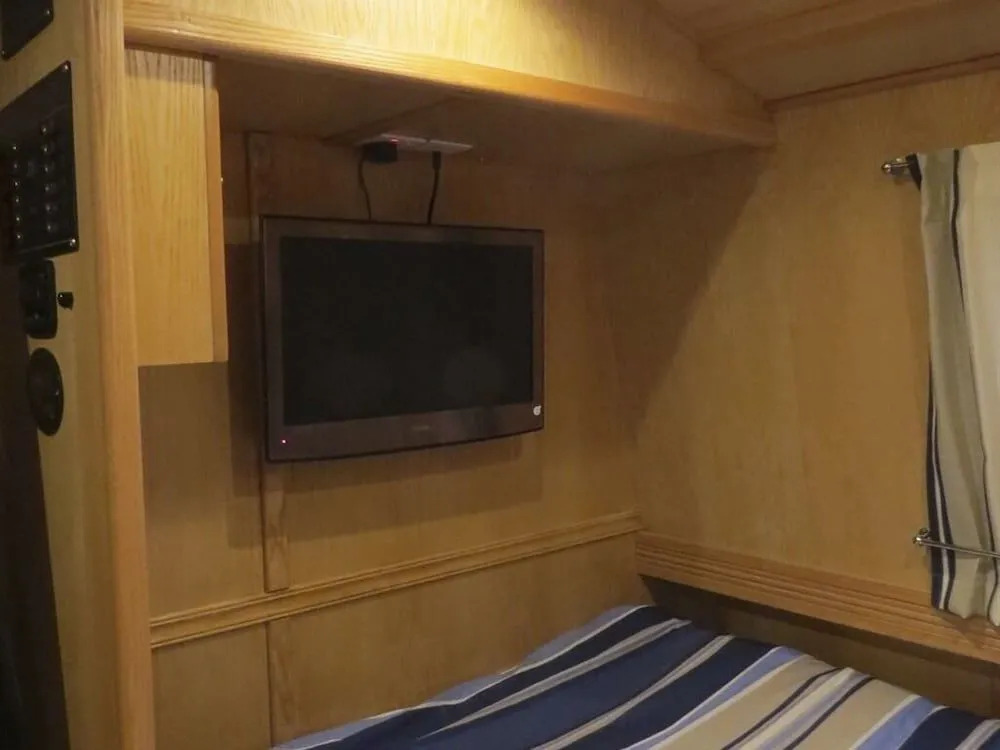Houseboat Hotels