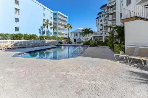 Beach Palms- Unit 102