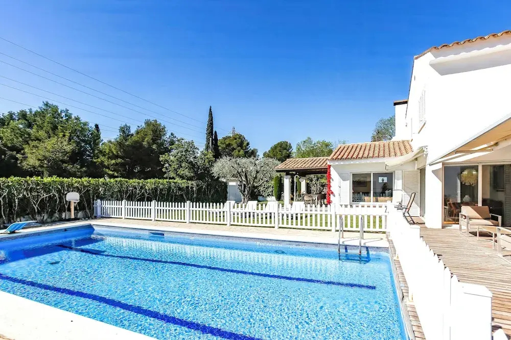 Just 10 Minutes From Sitges, House With Private Garden and Pool-