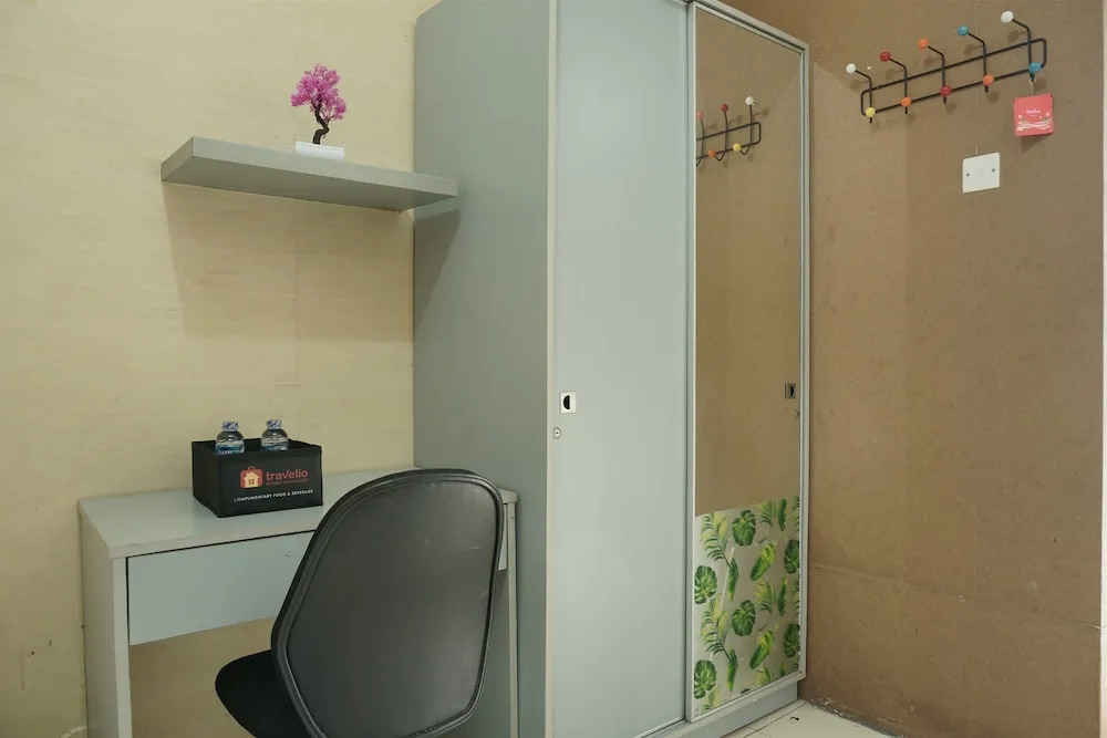 Comfort and Strategic Studio Apartment Margonda Residence 2 near UI