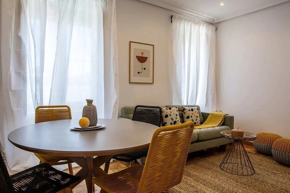Lovely 4 Bed in Heart of Madrid, Near Park