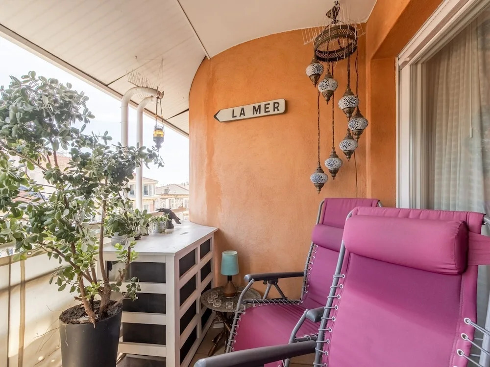 Elegant Holiday Home in Nice with Balcony