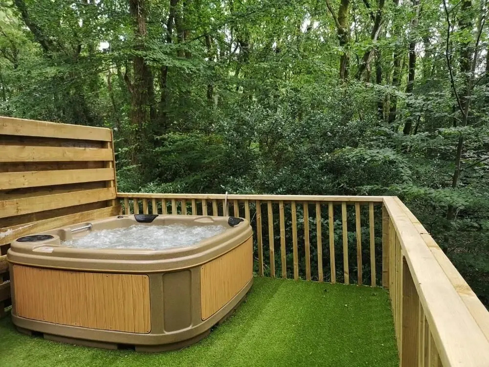 BlueStone-Hot Tub-Woodlandlodges-Pembrokeshire-Tenby