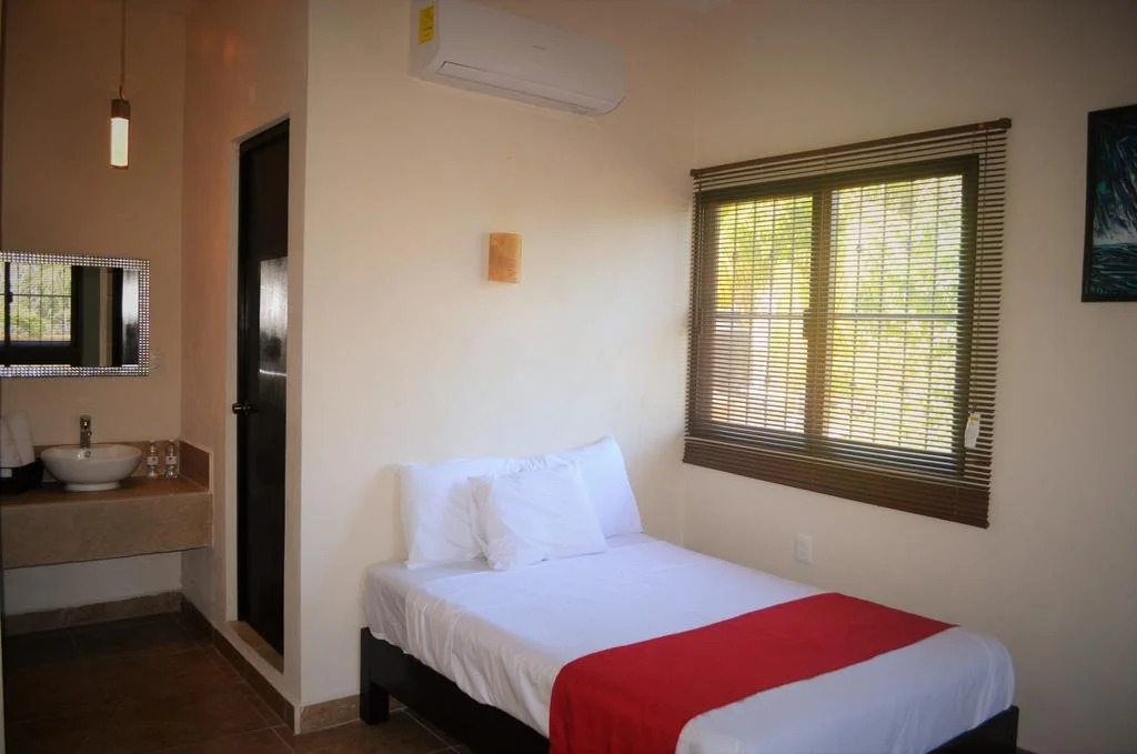 El Roble Hotel