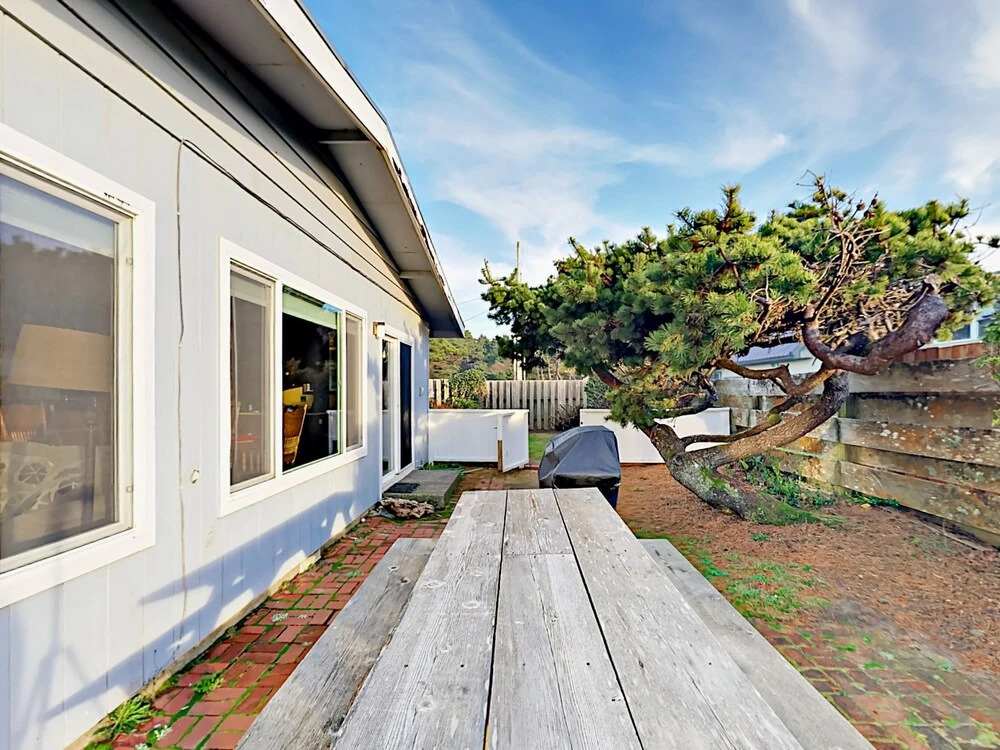 4612 SW Pacific Coast Hwy Home