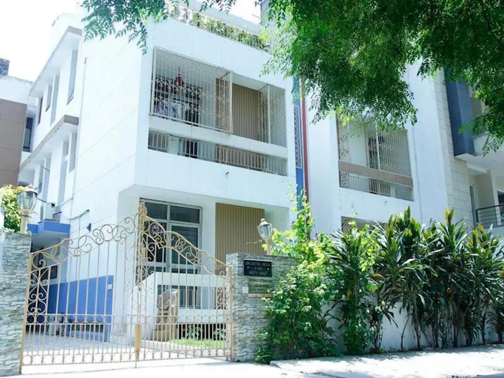 Maplewood Guest House, Neeti Bagh, New Delhiit is a Boutiqu Guest House
