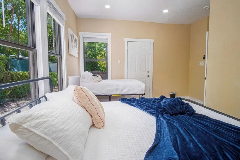 Modern Living 3br/2ba Close to Amazing Downtown