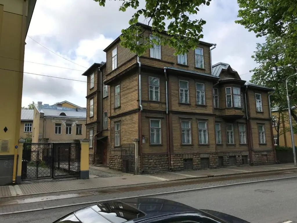 1Bdr Apartment near Kadriorg Swan Pond