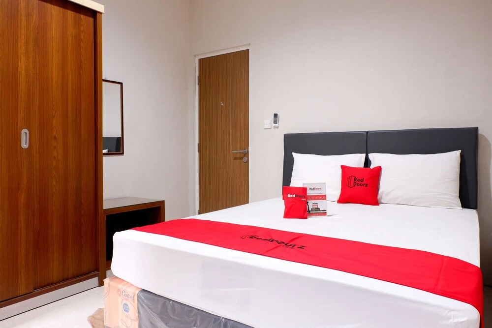 RedDoorz Plus near Mall Ciputra Semarang
