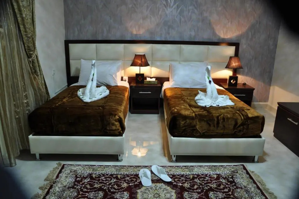 Al Bustan Crown Hotel 2