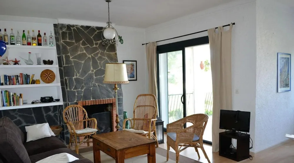 House - 3 Bedrooms with Sea views - 107831