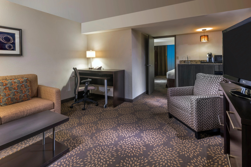 Holiday Inn and Suites Phoenix Airport North by IHG