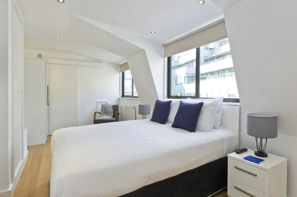 Red Lion Court by City2Stay