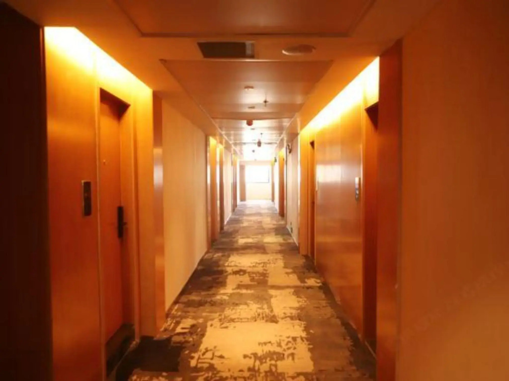 Zhuobei Baili Hotel (Jieyang High-speed Railway Station)