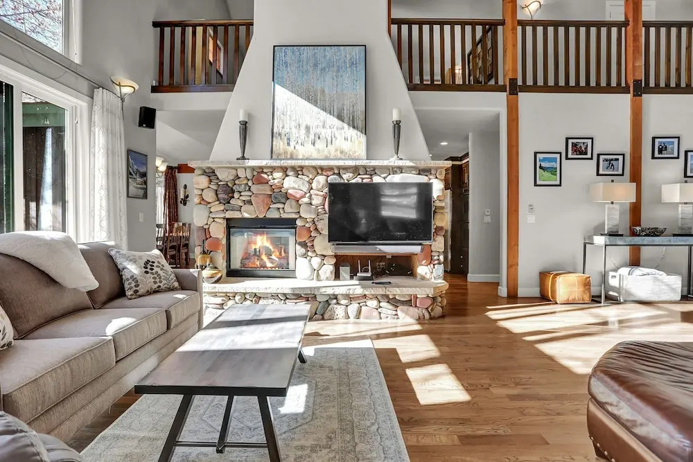 New Listing! Dazzling Custom , Near Skiing 5 Bedroom Home