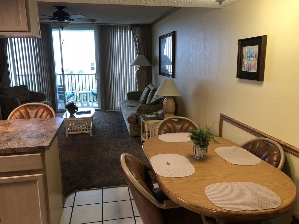 Cocoa Beach Ocean Landing Resort“ Ocean Front Apartment