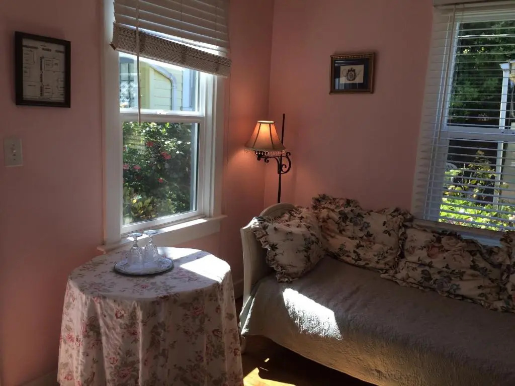 Secret Garden Inn & Cottages