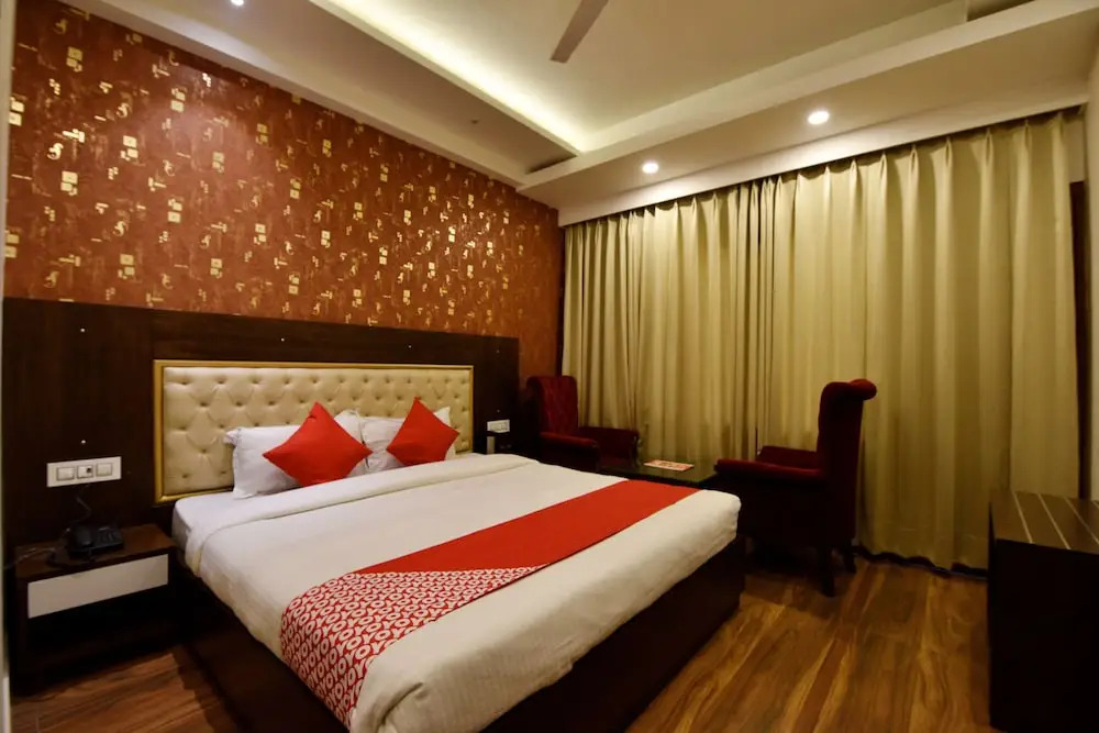 OYO 17099 Ambika Residency