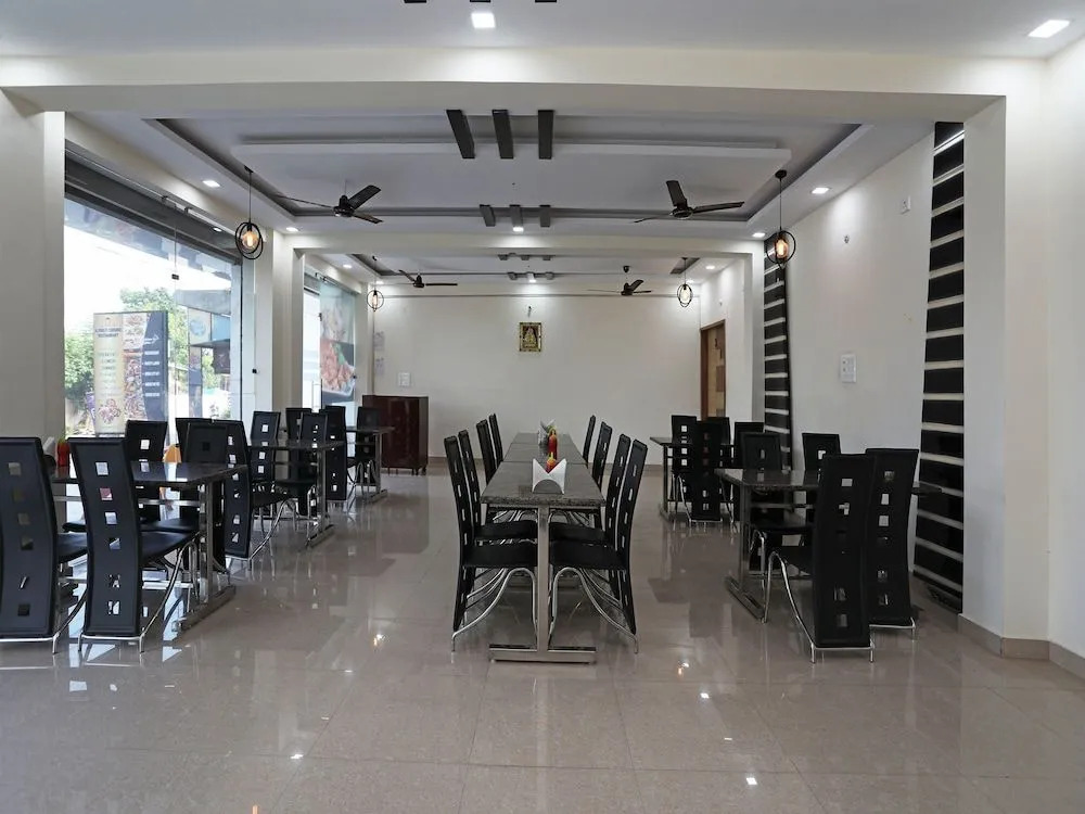 OYO 15375 Hotel KSS Inn