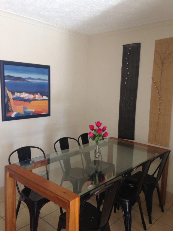 Sunsetcourt Budget holiday apartments surfers paradise