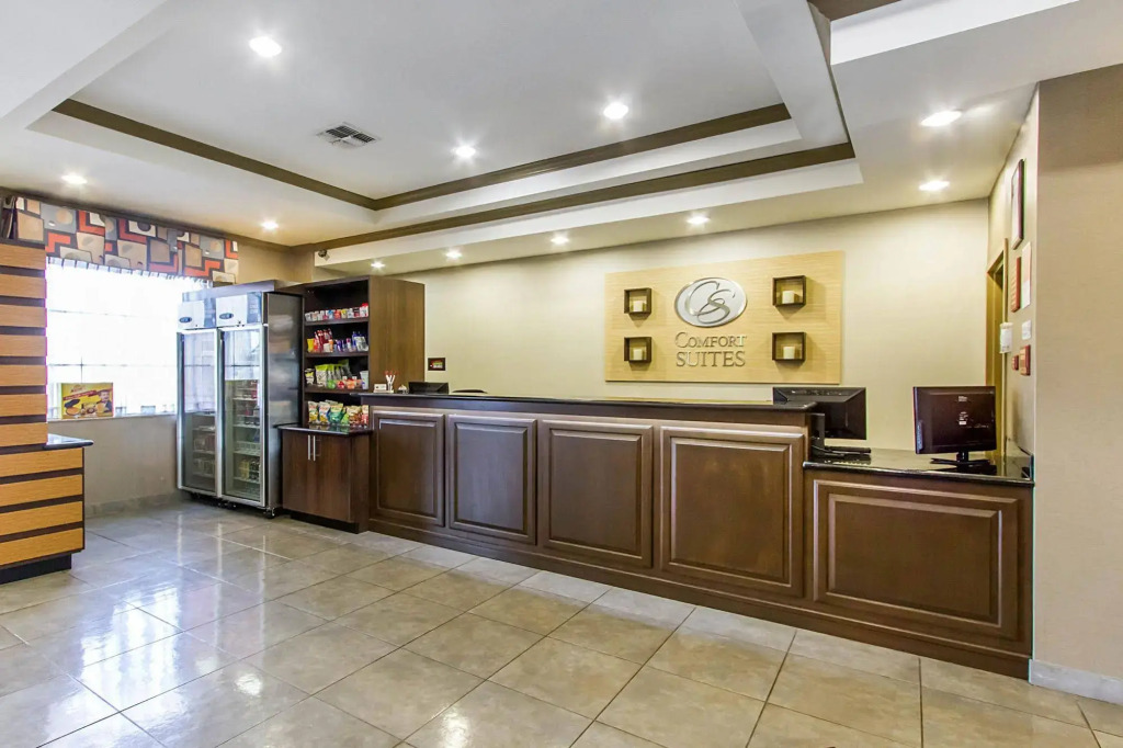 Comfort Suites University