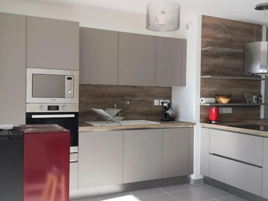 Appartement lumineux et spacieux avec terrasse et parking, à 15 min à pied du centre, parfait pour 6 pers ! - FR-1-548-6