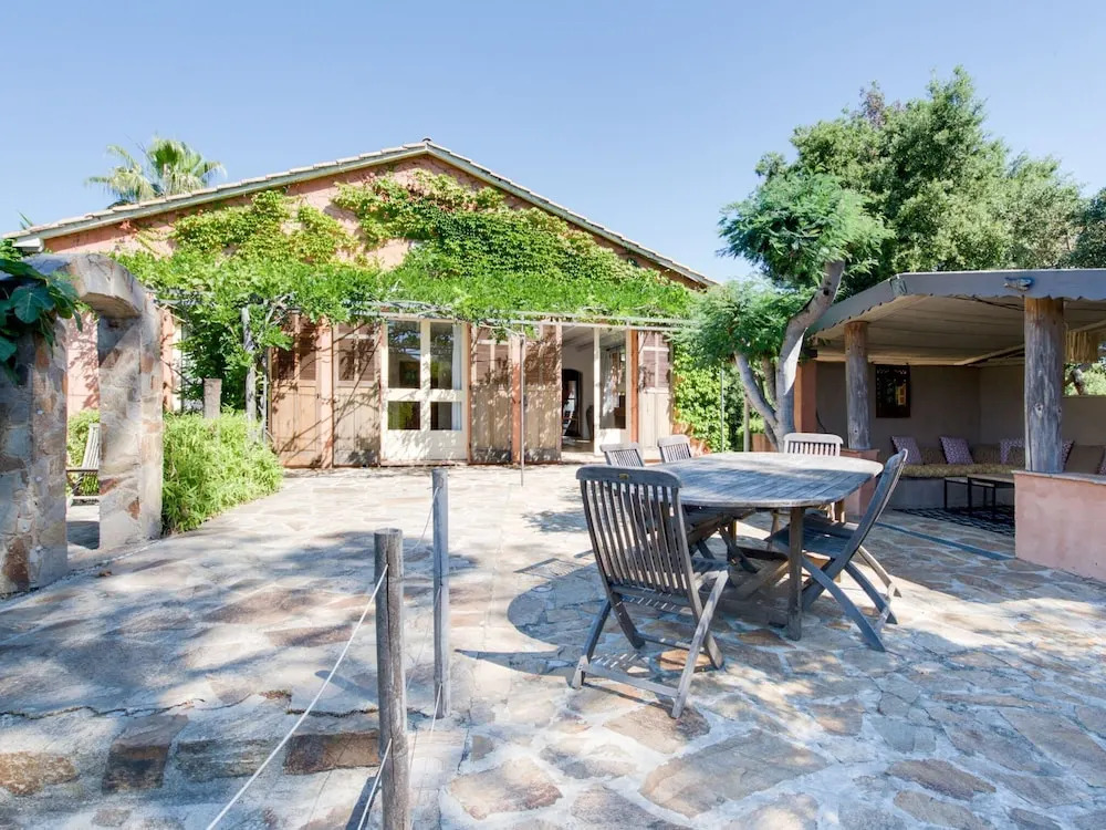Secluded Holiday Home in La Croix Valmer Near Seabeac