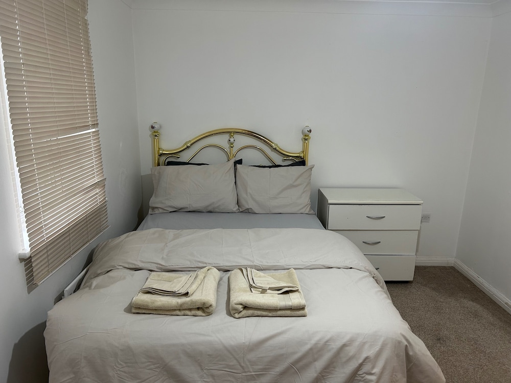 Romford Contractor / Family House