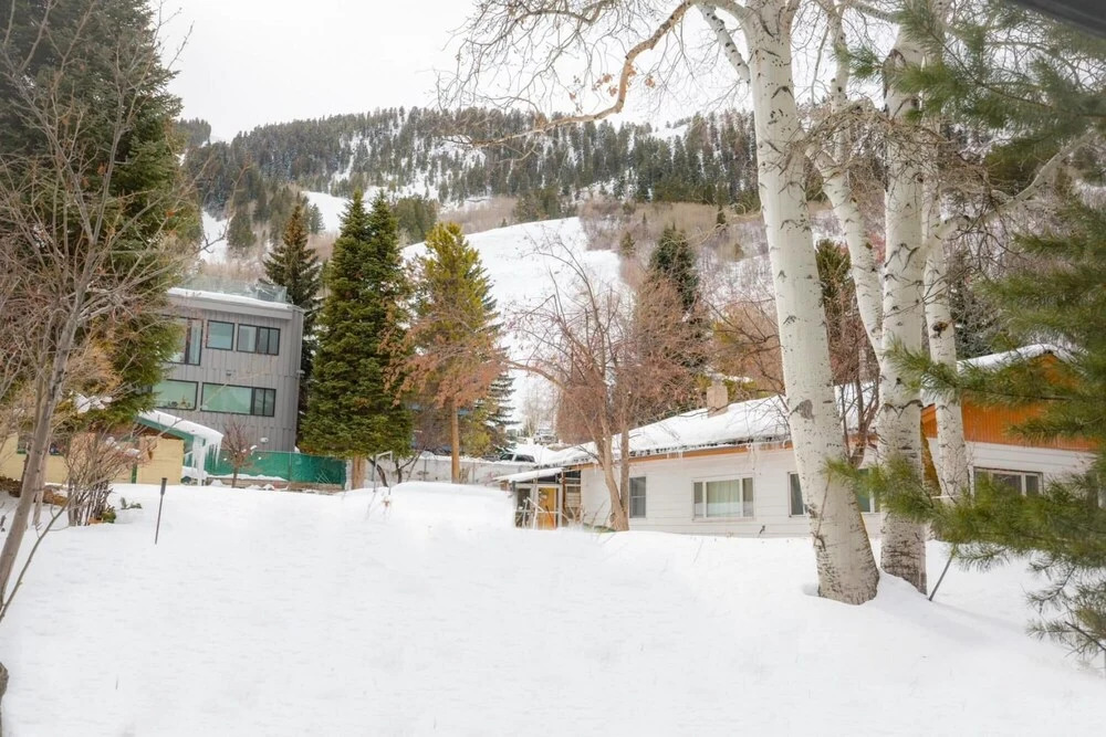 Everything You Need - 2BR Steps To Gondola