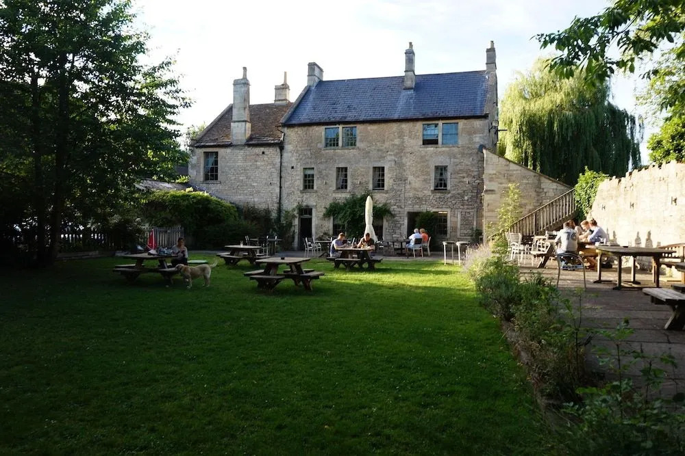 The Barge Inn