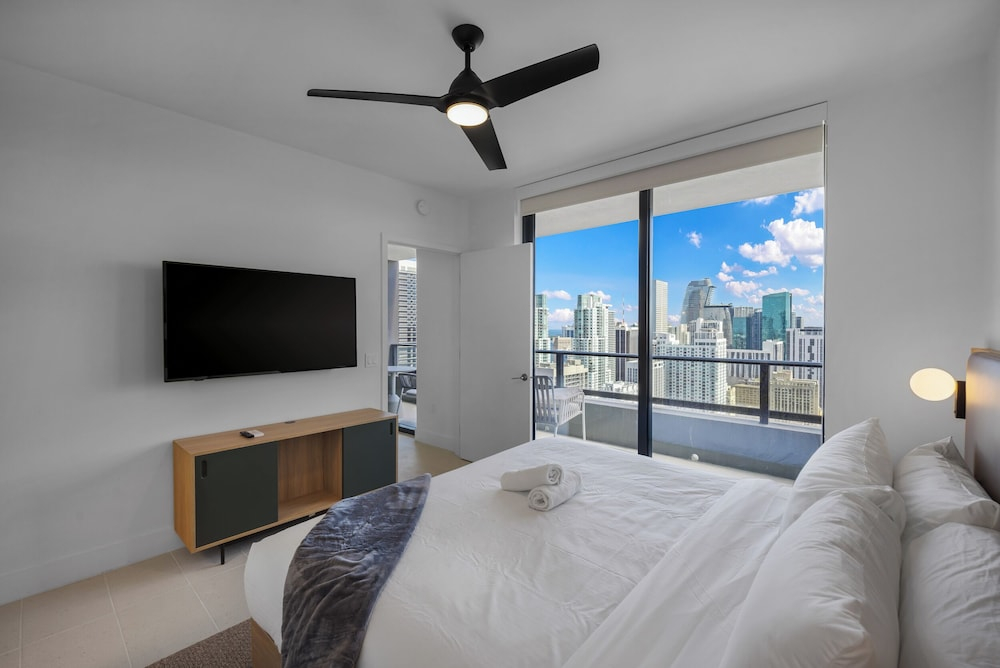 Downtown 1-BD Condo - City Views