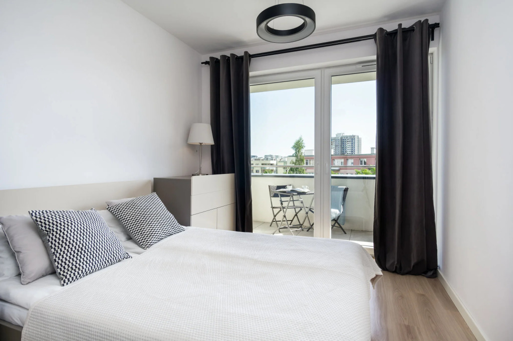 Bright and sunny 4 rooms apartment