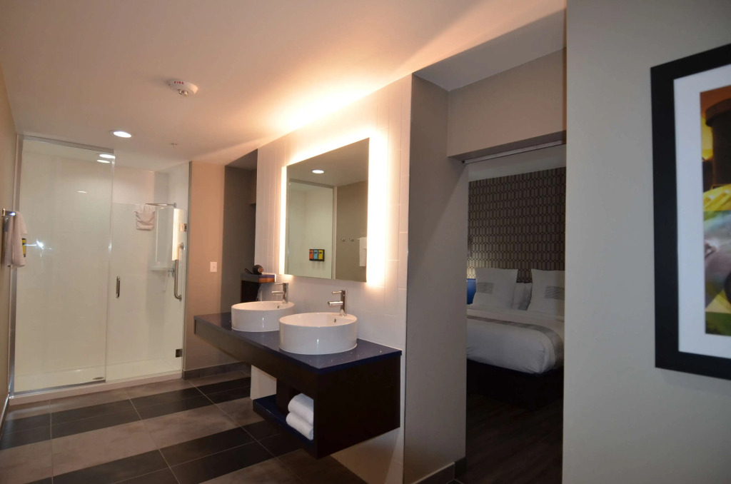 GLō Best Western Enid OK Downtown - Convention Center Hotel