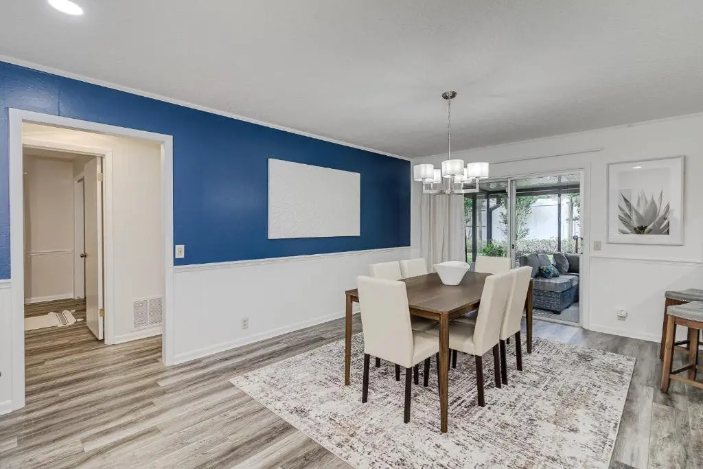 Modern style 3Bedroom home with hot tub less than 5 Mins from Legoland
