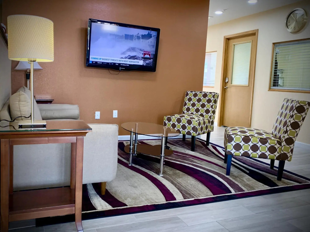 Ramada Limited Airport East/knights Inn Airport East