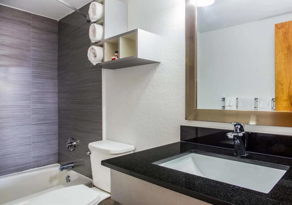 Arya Blu Inn and Suites