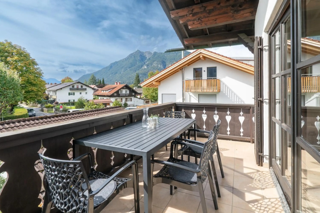 Appartement Partenkirchen - 3-Zimmer mit Panorama-Balkon - Bestlage am Fuß des Berges