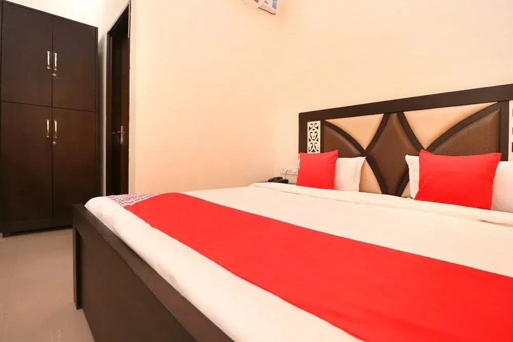 OYO 23235 Hotel Roopmahal & Restaurant