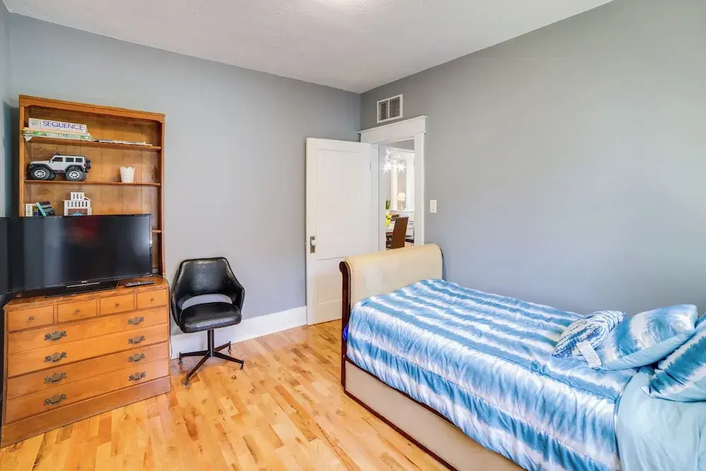 Cozy Indiana Getaway Near Washington Park Zoo!