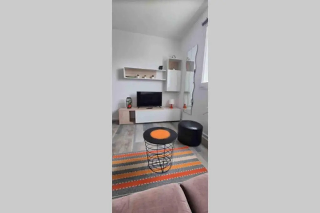 La Plage Superbe Studio Refait a Neuf (Adults Only)